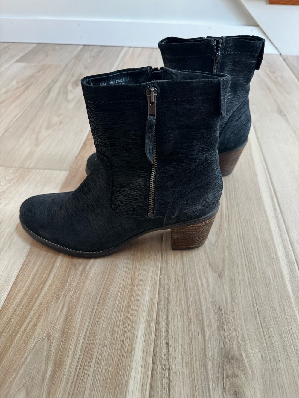 Taos Shaka Black Leather Ankle Boots Women’s EU 41 US 10-10.5 Side Zip